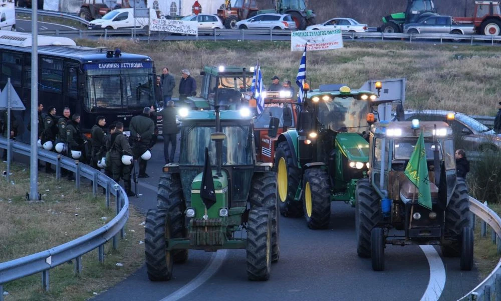 Μεγαλώνει ο αριθμός των αγροτών στους δρόμους - Σε 5 περιφερειακές ενότητες συγκεντρώνονται με τα τρακτέρ - Ανοιχτοί οι δρόμοι